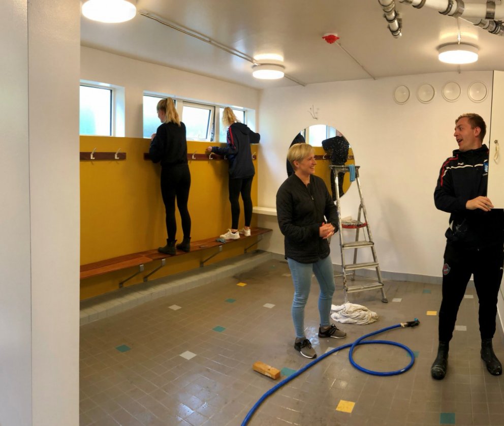 Opnun sundlaugar frestast til sunnudagsins 18. júlí