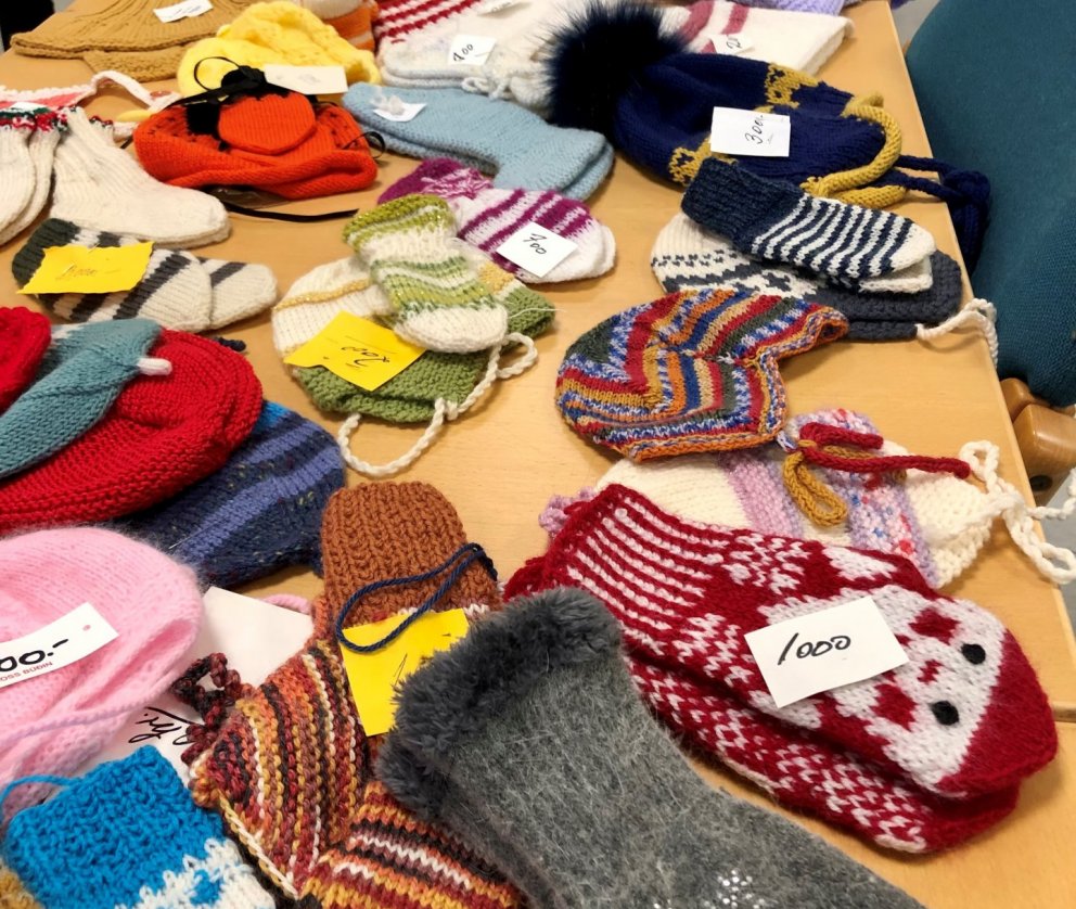 Alls konar prjónles er til sölu hjá Rauða krossinum