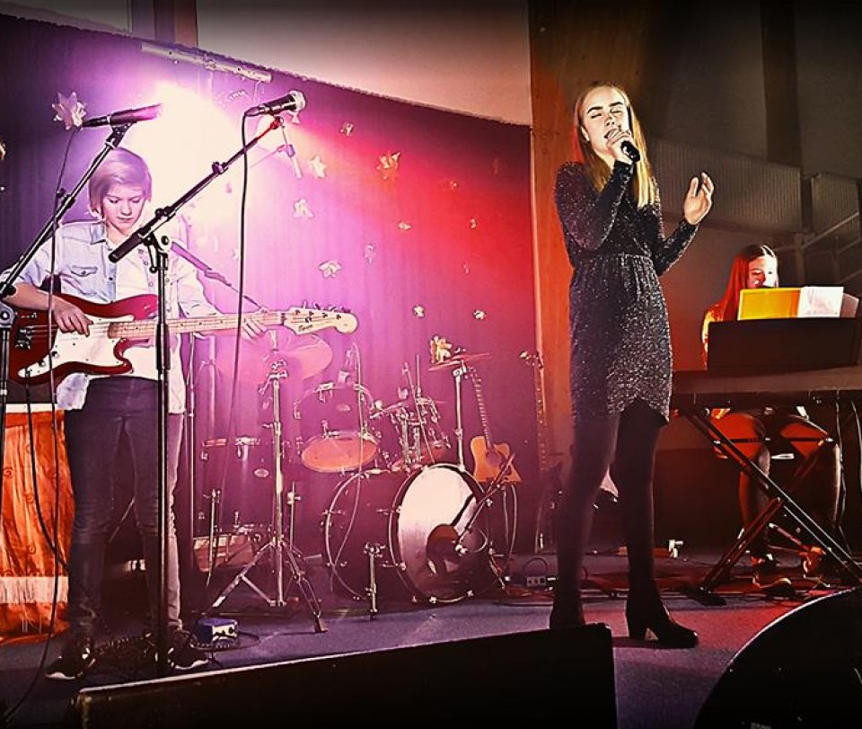 Skjálftaskjól í úrslit í söngkeppni USSS