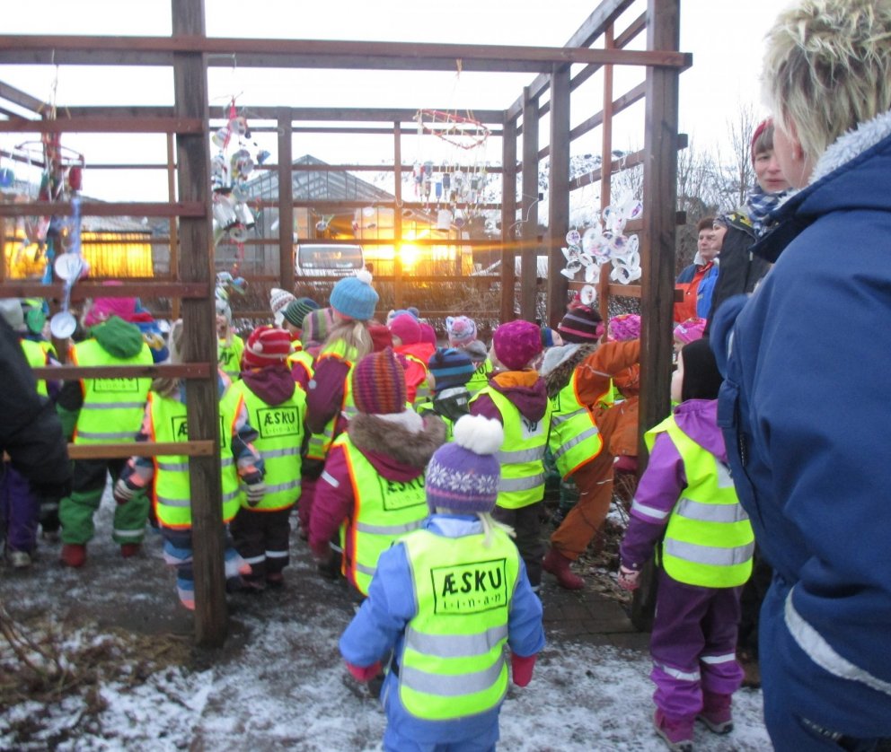 Vindharpa hengd upp í Smágörðunum