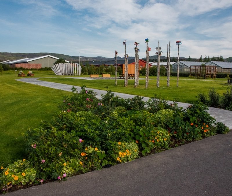 Frí á launum 4 vikum fyrir fæðingu