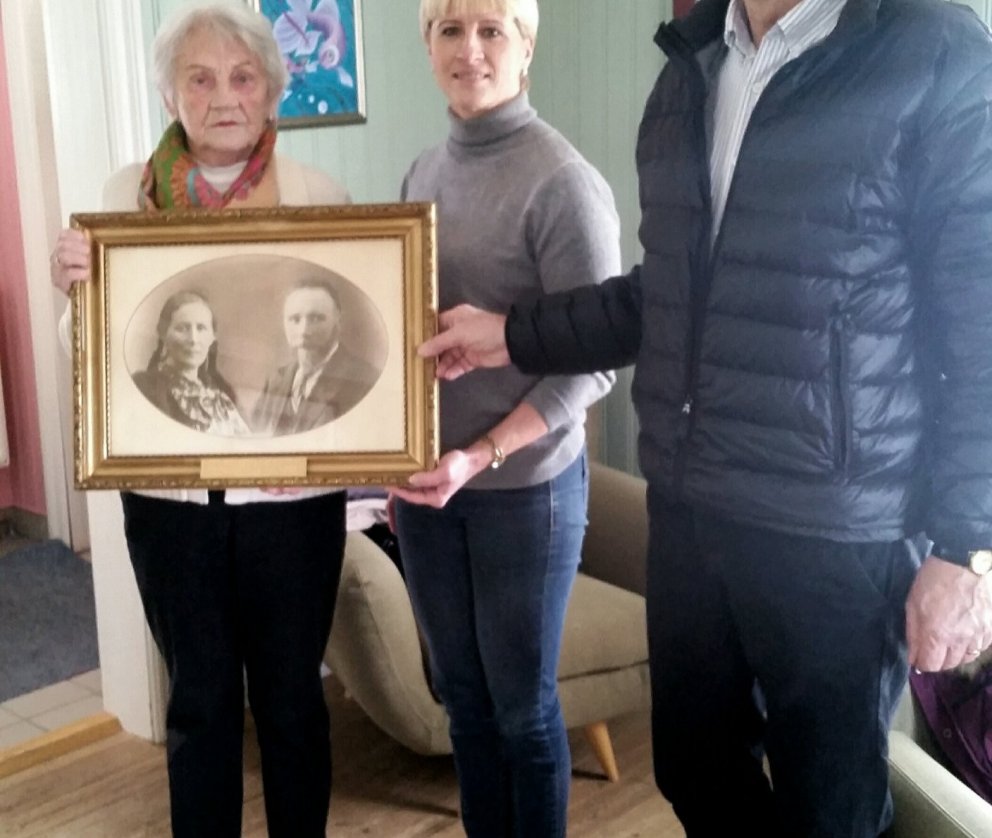 Mynd af fyrstu ábúendum í Varmahlíð