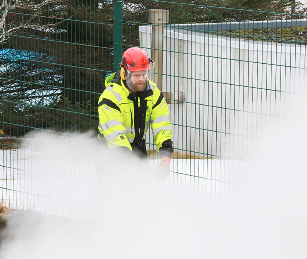 Hreinsiborun á gufuholu - sundlaugin lokuð á föstudag