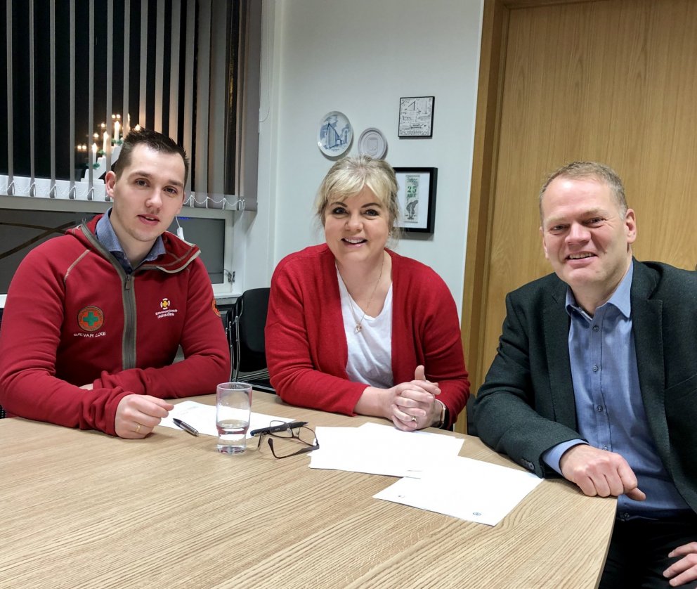 Samningur við Hjálparsveit skáta undirritaður