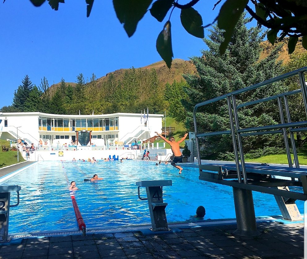 Starfsmenn bæjarins fá frítt í sund