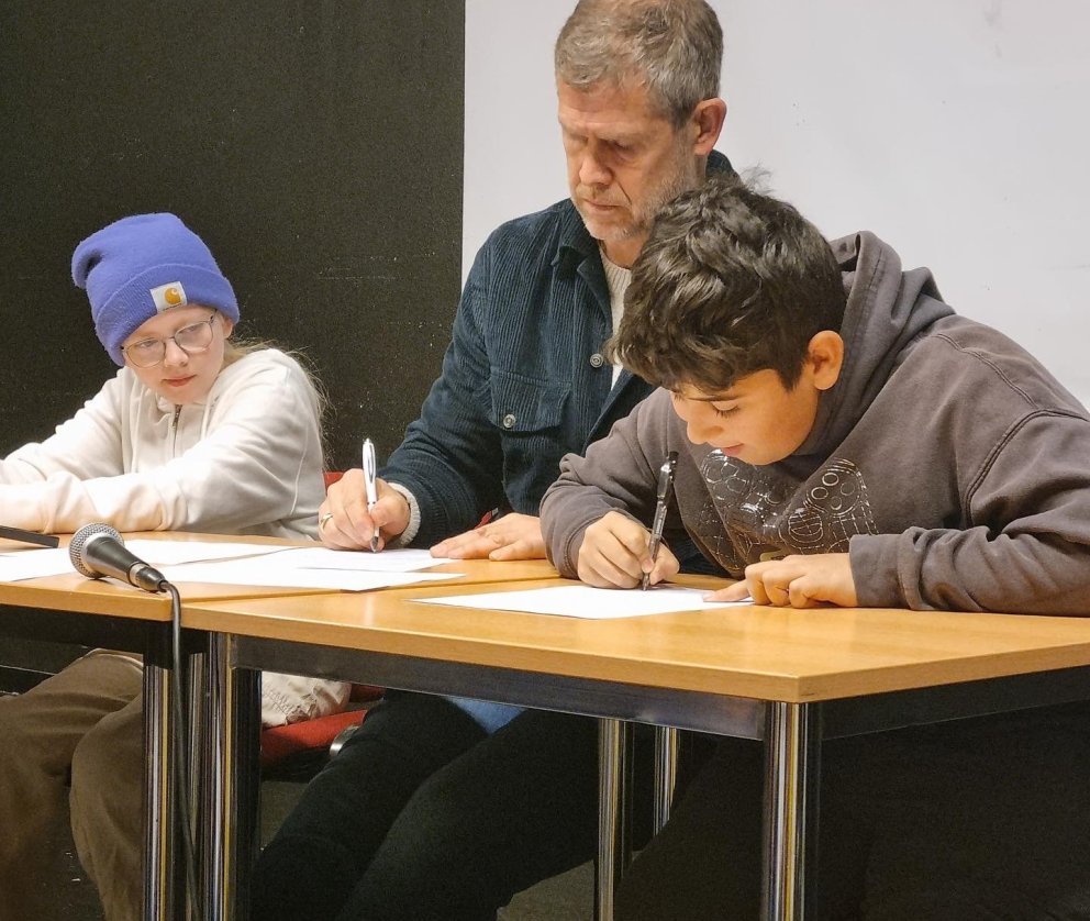 Umhverfishreinsun og aðstoð við skólastarf