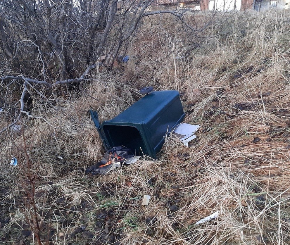 Pössum ruslatunnurnar okkar!