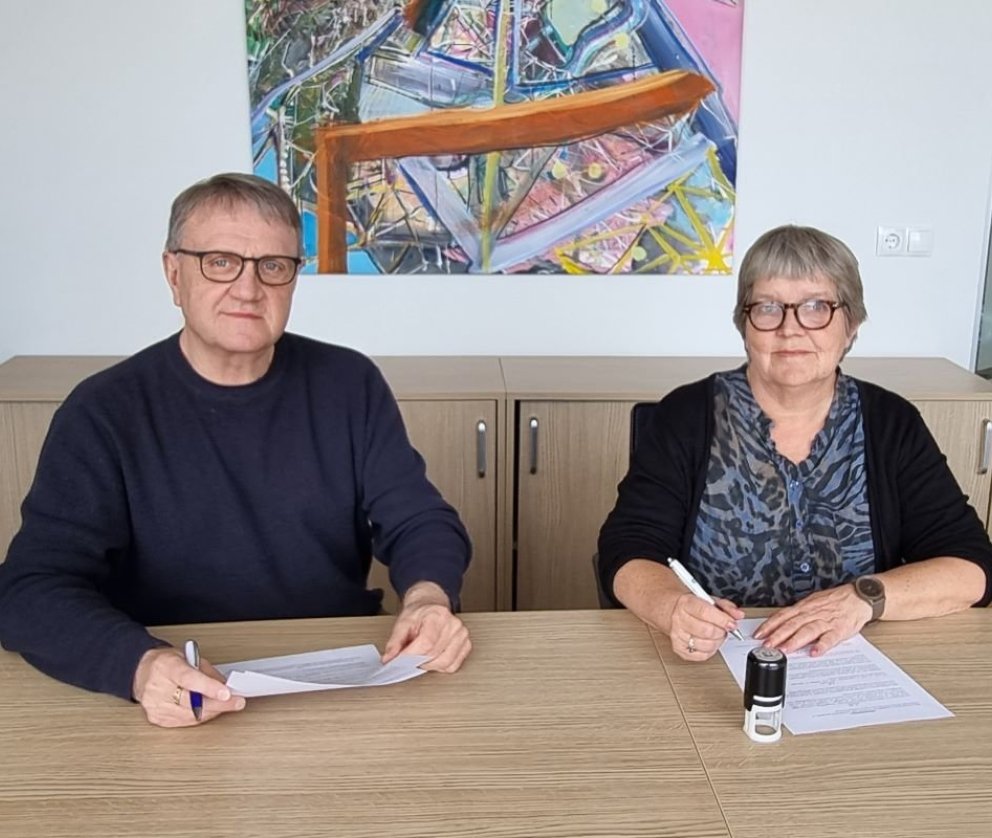 Þrír þjónustusamningar undirritaðir