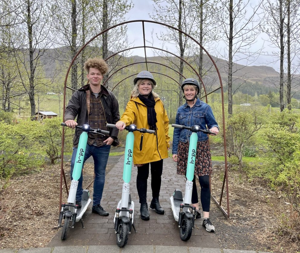 Sigurgeir Skafti, Aldís og Jóhanna við Lystigarðinn í Hveragerði