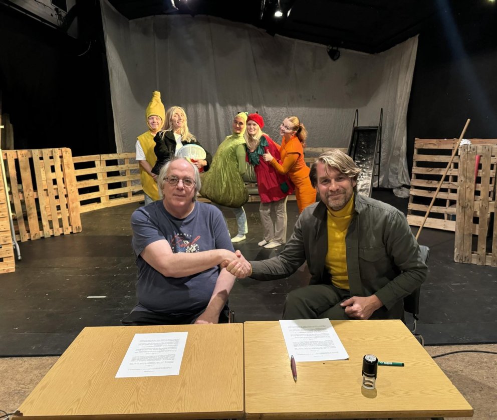 Samningur við Leikfélag Hveragerðis undirritaður