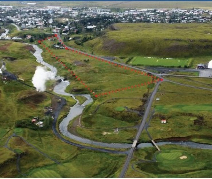 Svæðið sem um er að ræða er fyrir miðri mynd á móts við Hamarshöllina.