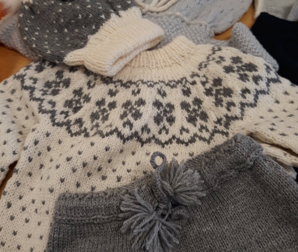 Margt fallegra muna má finna á basar RKÍ.