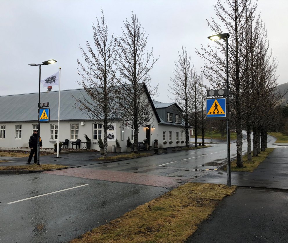 Snjallgangbrautin yfir Breiðumörk hefur reynst vel.