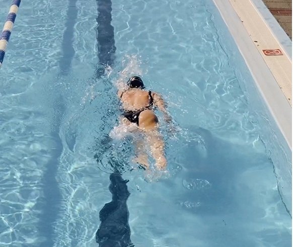 Lenging á opnunartíma sundlaugar